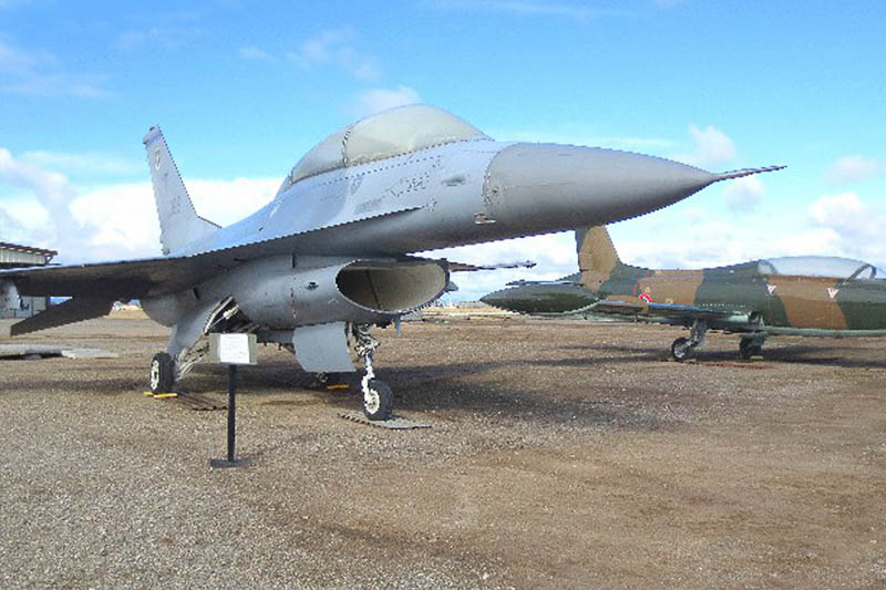 General Dynamics F-16B Fighting Falcon